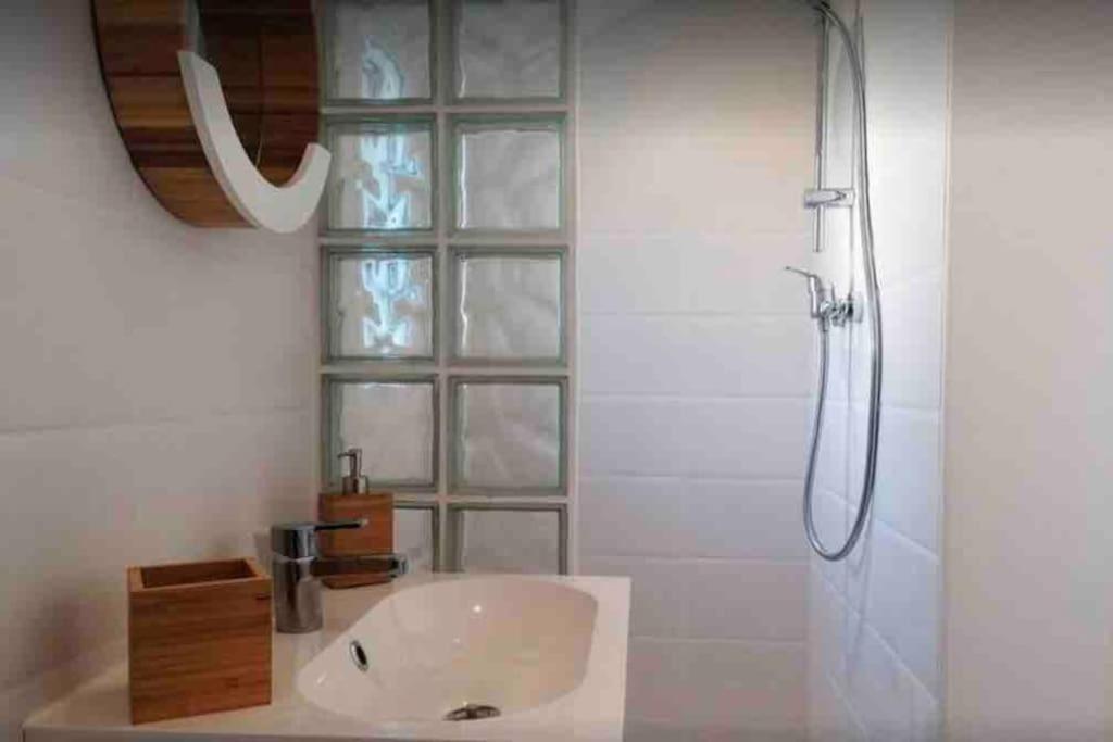 Maisonnette Pour 2 Personnes - Vue Mer - Plage A 100 Metres 普劳巴兹拉内克 外观 照片